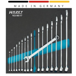 Module 17 clés mixtes
Composition : 6-7-8-9-10-11-12-13-14-15-16-17-18-19-21-22-24mm
Garniture en mousse souple bimatière « Safety-Insert-System ». Garniture également appropriée aux servantes d'atelier HAZET Assistent
Made In Germany
Sortie : Profil Traction à 12 pans extérieurs
Taille: ∙ 6 – 24
Dimensions / longueur : 344 mm x 342 mm
Poids net (kg): 2.51 kg