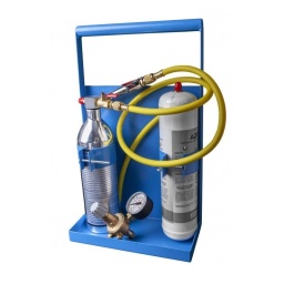Kit lavage climatisation
Un moyen économique d'éliminer les contaminants et le tartre des composants du système de climatisation.
Caractéristiques :
- le processus nettoie minutieusement le circuit en éliminant l'huile, ainsi que les contaminants, les résidus de réfrigérant ainsi que l’humidité présente dans le circuit.
- intervention indispensable, lors du remplacement d’un composant du circuit ou de l’ouverture simple du circuit, pour éliminer rapidement et efficacement l'huile frigorigène et les débris lors de l’échange d’un composant (ex : compresseur).
- facile à utiliser : remplissez simplement la cartouche de solution de décontamination, mettez sous pression à l’aide de la cartouche d’azote et purgez chaque composant.
La solution de nettoyage étant un produit hautement évaporent, aucun risque de laisser la présence d’humidité dans le circuit.
- le séchage du circuit ce fait naturellement avec le gaz Azote Hydrogéné utilisé