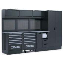 Combinaison d'ameublement d'atelier RSC50 2.0 Combinaison comprenant les éléments suivants : 1 plan de travail 2240 x 700 mm (RSC50 2.0 NPG/3-2,2MT) 1 module fixe avec 7 tiroirs (RSC50 2.0 M7) 1 servante mobile avec 7 tiroirs (RSC50 2.0 C7) 1 module fixe de propreté avec 2 tiroirs (RSC50 2.0 MS-2C) 3 meubles hauts muraux (RSC50 2.0 PM) 3 panneaux porte-outils perforés supérieurs (RSC50 2.0 PFS) 3 panneaux porte-outils inférieurs perforés inférieurs (RSC50 2.0 PFI) 3 paires de montants droit/gauche (RSC50 2.0 P/2MDX-SX) 1 armoire deux portes (RSC50 2.0 A2)