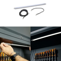Profilé en aluminium avec ruban LED, pour combinaisons d'ameublement d'atelier
À appliquer sous les plans de travail, les meubles hauts muraux, les étagères et les éléments d'angle afin d'éclairer les zones de travail.
Caractéristiques:
- Bande LED IP20 6,5 W d'une longueur de 50 cm
- Livré avec câbles
- Fixation magnétique pratique