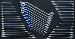 Jeu de clés mixtes universelles / polygonales double embouts / plates double embouts / mixtes à cliquet, en tailles commerciales habituellesRoyalement équipé, pour les mécaniciens, artisans et bricoleurs exigeantsExécution des clés mixtes selon DIN 3113, clés polygonales double embouts contre coudées selon DIN 838 et clés plates double embouts selon DIN 3110Clé mixte à cliquet, denture fine avec 72 dentsMécanisme à cliquet avec angle de recul de 5°Insert en mousse dure robuste de haute qualitéLes outils sont rangés dans les compartiments de l’insert en mousse dure qui les protège contre tout déplacementChaque outil a sa place individuelle correspondanteDisposition claire des différents composants pour retrouver rapidement l’outil nécessaireConvient pour la servante d’atelier XL | 7 tiroirs | vide (art. 4205)Matière : acier chrome-vanadiumFinition de surface : chromée, matÉtendue de la livraison 1 clé mixte | 6 mm (art. 30556)1 clé mixte | 7 mm (art. 30557)1 clé mixte | 8 mm (art. 30558)1 clé mixte | 9 mm (art. 30559)1 clé mixte | 10 mm (art. 30560)1 clé mixte | 11 mm (art. 30561)1 clé mixte | 12 mm (art. 30562)1 clé mixte | 13 mm (art. 30563)1 clé mixte | 14 mm (art. 30564)1 clé mixte | 15 mm (art. 30565)1 clé mixte | 16 mm (art. 30566)1 clé mixte | 17 mm (art. 30567)1 clé mixte | 18 mm (art. 30568)1 clé mixte | 19 mm (art. 30569)1 clé mixte | 20 mm (art. 30570)1 clé mixte | 21 mm (art. 30571)1 clé mixte | 22 mm (art. 30572)1 clé mixte | 24 mm (art. 30574)1 clé mixte | 27 mm (art. 30577)1 clé mixte | 30 mm (art. 30578)1 clé mixte | 32 mm (art. 30579)1 clés polygonales double embouts | contre-coudée | 6 x 7 mm (art. 30206)1 clés polygonales double embouts | contre-coudée | 8 x 9 mm (art. 30208)1 clés polygonales double embouts | contre-coudée | 10 x 11 mm (art. 30210)1 clés polygonales double embouts | contre-coudée | 12 x 13 mm (art. 30212)1 clés polygonales double embouts | contre-coudée | 14 x 15 mm (art. 30214)1 clés polygonales double embouts | contre-coudée | 16 x 17 mm (art. 30216)1 clés polygonales double embouts | contre-coudée | 18 x 19 mm (art. 30218)1 clés polygonales double embouts | contre-coudée | 20 x 22 mm (art. 30220)1 clés polygonales double embouts | contre-coudée | 21 x 23 mm (art. 30221)1 clés polygonales double embouts | contre-coudée | 24 x 27 mm (art. 30224)1 clés polygonales double embouts | contre-coudée | 25 x 28 mm1 clés polygonales double embouts | contre-coudée | 30 x 32 mm (art. 30230)1 clé plate double embouts | 6 x 7 mm (art. 30606)1 clé plate double embouts | 8 x 9 mm (art. 30608)1 clé plate double embouts | 10 x 11 mm (art. 30610)1 clé plate double embouts | 12 x 13 mm (art. 30612)1 clé plate double embouts | 14 x 15 mm (art. 30614)1 clé plate double embouts | 16 x 17 mm (art. 30616)1 clé plate double embouts | 18 x 19 mm (art. 30618)1 clé plate double embouts | 20 x 22 mm (art. 30620)1 clé plate double embouts | 21 x 23 mm (art. 30621)1 clé plate double embouts | 24 x 27 mm (art. 30624)1 clé plate double embouts | 25 x 28 mm (art. 30625)1 clé plate double embouts | 30 x 32 mm (art. 30630)1 clé mixte à cliquet | 8 mm (art. 6508)1 clé mixte à cliquet | 9 mm (art. 6509)1 clé mixte à cliquet | 10 mm (art. 6510)1 clé mixte à cliquet | 11 mm (art. 6511)1 clé mixte à cliquet | 12 mm (art. 6512)1 clé mixte à cliquet | 13 mm (art. 6513)1 clé mixte à cliquet | 14 mm (art. 6514)1 clé mixte à cliquet | 15 mm (art. 6515)1 clé mixte à cliquet | 16 mm (art. 6516)1 clé mixte à cliquet | 17 mm (art. 6517)1 clé mixte à cliquet | 18 mm (art. 6518)1 clé mixte à cliquet | 19 mm (art. 6519)