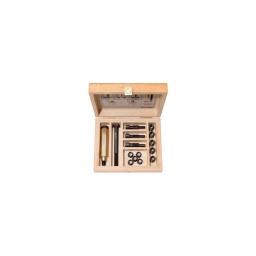 Kit de réparation de filetage de bougies d'allumage ou de préchauffage arrachees.
endomm gees ou usées dans les culasses
- facilite de manipulation et réparation adaptee
- réparation rapide possible sans démontage des culasses
- ajustement totalement solide et étanche au gaz
- inserts de paroi extremement fine avec revêtement anti-rouille
- comprend des outils de taraudage et de montage
- possibilité de réparation rapide sans avoir un stock important de pièces
- livre dans un coffret solide en bois
- taraud m10 x 1.0 avec centreur 26
- taraud m12 x 1.0 avec centreur 30
- Alésoir 29
- outil de mise en place des inserts (s) l. 85 mm m10 x 1.0. l. totale 103 mm 175
- outil de mise en place des inserts (s) l. 91 mm m10 x 1.0. l. totale 109 mm 180
- inserts taraudes l.12 mm taraudage m10x1.0 / filetage m12x1.0 (5 pcs) 20
- inserts taraudes l.19 mm taraudage m10x1.0 / filetage m12x1.0 (5 pcs)