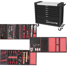 Servante ULTIMATE XL noire. 7 tiroirs
- Construction a pans coupes renforcant la structure du bati
- Panneau lateral déporté et pré-percé pour fixation de crochet et accessoires
- 2 roues fixes grand diamètre pour une meilleure stabilite et un déplacement aise sur tous types de sols
- 2 roues pivotantes avec systeme de freinage total
- Plan de travail en inox
- Tiroirs sur glissieres à billes extra-resistant (45 kg par tiroir)
- Tiroirs à ouverture totale
- Fermeture totale et simultanee des tiroirs par serrure
- Dimension hors tout : L1042xl460xH830 (hauteur avec roues 1020mm
- Tiroirs
5 x h 75x L932 x P398mm 2 x h 154x L932 x P398mm 5 modules par tiroirs
