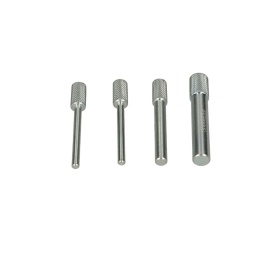 Jeu de piges de calage PSA/Ford/Toyota/Opel moteur 1.5 BlueHDI
Pour moteurs PSA 1.5 BlueHDi, Citröen 1.4 HDi et 1.6 HDi, Mazda 1.4 CiTD et 1.6 CiTD, Peugeot 1.4 HDi et 1.6 HDi, Ford 1.4 TDCi et 1.6 TDCi et Volvo 1.6D
Affectations véhicules : PSA : 1.5 Blue HDi
Citroën : 1.4 HDi et 1.6 HDi
Mazda : 1.4 CiTD et 1.6 CiTD
Peugeot : 1.4 HDi et 1.6 HDi
Ford : 1.4 TDCi et 1.6 TDCi
Volvo : 1.6D
Codes moteurs : Ford : F6JA, F6JB, F6JC, F6JD, G8DA, G8DB, HHDA, HHDB, HHJA, HHJB, HHJD
Mazda : F6JA, F6JB
PSA : 8HT (DV4TD), 8HX (DV4TD), 8HY (DV4TED4), 8HZ (DV4TD), 9HU (DV6UTED4), 9HX (DV6ATED4), 9HY (DV6TED4), 9HZ (DV6TED4)
Codes OEM : PSA : 0132AB, 0178D, 0187B, 0189B, 0194A, 0194B, 0194C, 4527-TS2, 5711-TD
Mazda : 018, 020, 021, 49, JE02
Volvo : 9997121, 9997122, 9997169, 9997233
Ford : 18G1580, 21-260, 21-262, 21-263, 303-732, 303-734, 303-735, 07744-00104-00