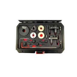 Jeu d'outils de calage pour VAG 1.8, 2.0 TSI/TFSI, 22 pièces
Pour moteurs 1.8 et 2.0L VAG
Affectations véhicules : Volkswagen, Seat, Skoda et Audi comme par exemple A4, A5 (à partir de 2008) ou A6 (à partir de 2012)
Codes moteurs : Audi : BYT, BZB, CABA, CABB, CABD, CADA, CAEA, CAEB, CAWB, CBFA, CCTA, CCZA, CCZC, CDAA, CDHA, CDHB, CDNB, CDNC, CESA, CETA, CFKA, CHHB, CJBA, CJEB, CJSA, CJSB, CNCD, CPSA
Seat : BYT, BZB, CCZA, CCZB, CDAA, CDHA, CDHB, CDND, CJSA, CJSB
Skoda : BZB, CCZA, CDAA, CDAB, CHHA, CHHB, CJSA, CJSB
Volkswagen : BZB, CAWA, CAWB, CBFA, CCTA, CCZA, CCZB, CCZC, CCZD, CDAA, CDAB, CFPA, CGYA, CHHA, CHHB, CJKA, CJKB, CJSA, CJSB, CPLA
Codes OEM : T10060A, T10170, T10352, T10352/1, T10352/2, T10354, T10355, T10368, T20208, T40011, T40196, T40265, T40267, T40271