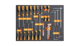 Composition pour mobilier C35
1260 tournevis pour vis à fente 2,5x50 - 3x75 - 3,5x100 - 4x100 - 5,5x125 - 6,5x150 - 8x200 mm
1260N tournevis à lame courte pour vis à fente 4x30-6,5x30 mm
1262 tournevis pour vis Phillips® PH0x60 - PH0x100 - PH1x80 - PH1x120 - PH2x100 - PH2x150 - PH3x150 mm
1262N tournevis à lame courte pour vis Phillips® PH1x30-PH2x30 mm
1253 tournevis détecteur de tension
96BPC/SC9 clés mâles 6 pans coudées à tête sphérique
951 clés mâles 6 pans en T 2,5-3-4-5-6-8 mm
Dimensions des tiroirs 600x447mm