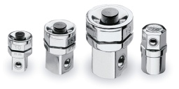 Kit de 4 adaptateurs pour clés à cliquet :
1 adaptateur porte-embouts
3 adaptateurs pour douilles à déverrouillage rapide