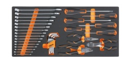 Composition
42 clés mixtes 6-7-8-9-10-11-12-13-14-15-16-17-18-19-21-22 mm
96/SC9 clés mâles 6 pans coudées 1,5 - 2 - 2,5 - 3 - 4 - 5 - 6 - 8 - 10 mm
1084BM Pince coupante diagonale à faible effort de coupe 160 mm
1150G pince universelle, branches gainées avec double couche de PVC antidérapant, modèle grande capacité, finition industrielle 180 mm
1166G pince à becs demi-ronds longs striés, branches gainées avec double couche de PVC antidérapant, finition industrielle 160 mm
1201E tournevis pour vis à fente 3,5x100 - 5,5x150 - 6,5x150 mm
1202E tournevis pour vis phillips® PH0x60 - PH1x80 - PH2x100 mm
Module 277x588mm