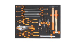 1719BMA...Q Lime carrée demi-douce 200 mm 1
1719BMA...P Lime plate demi-douce 200 mm 1
1719BMA...T Lime triangulaire demi-douce 200 mm 1
1719BMA...M Lime demi-ronde demi-douce 200 mm 1
1719BMA...R lime ronde demi-douce 200 mm 1
35 burins nervurés 200 mm 1
1032 pinces pour circlips intérieurs à becs droits 180 mm 1
1034 pinces pour circlips intérieurs à becs coudés 170 mm 1
1036 pinces pour circlips extérieurs à becs droits 175 mm 1
1038 pinces pour circlips extérieurs à becs coudés 175 mm 1
1052 pince - étau à becs droits 240 mm 1
1084BM Pince coupante diagonale à faible effort de coupe 160 mm 1
1150BM pince à becs demi-ronds longs 180 mm 1
1166BM Pince à becs demi-ronds longs 160 mm 1
1370 marteau de mécanicien 500 g 1
1390 maillet à embouts nylon, manche en bois Ø 35 mm
Dimensions des tiroirs 600x447mm