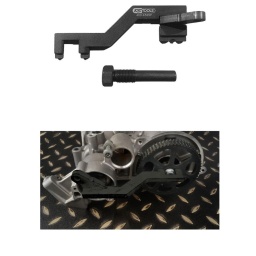 Outils de calage VAG moteurs 1.2 - 1.4 TFSI
Pour moteurs 4 cylindres essence 1.2 et 1.4 TFSI
Affectations véhicules : Audi : A1 (2012 - 2015), A1 Sportback (2012 - 2015), A3 (2012 - 2015), Q3 (2012 - 2015)
Seat : Leon (2012 - 2015)
Škoda : Fabia III (2012 - 2015), Octavia III (2012 - 2015)
Volkswagen : Golf VII (2012 - 2015), Jetta (2012 - 2015), Passat (2012 - 2015), Golf Sportsvan (2012 - 2015), Golf VII (2012 - 2015), Polo (2012 - 2015)
Codes moteurs : CJZA / CZCA / CYVB / CXSB / CJZB / CMBA / CJZB / CMBA / CYVA / CXSA / CJZD / CHPB / CJZC / CPWA / CYVD / CHPA / CNG / CRJA / CUKC / CZDA / CPVA / CPVB / CUKB
Codes OEM : T10494, T10340
Utilisation (marque) : VW, Audi, Seat, Skoda
Utilisation générale : moteurs 4 cylindres essence 1.2 et 1.4 TFSI
Pièces dans le set : 2 pièces
Poids : 340 g
Modèle(s) AUDI : A1 (2012 – 2015), A1 Sportback (2012 – 2015), A3 (2012 – 2015), Q3 (2012 – 2015)
Codes moteur AUDI : CJZA / CZCA / CYVB / CXSB / CJZB / CMBA / CJZB / CMBA / CYVA / CXSA / CJZD / CHPB / CJZC / CPWA / CYVD / CHPA / CNG / CRJA / CUKC / CZDA / CPVA / CPVB / CUKB
Codes OEM AUDI : T10494, T10340
Codes OEM SEAT : T10494, T10340
Codes OEM SKODA : T10494, T10340
Codes OEM VOLKSWAGEN : T10494, T10340
Codes moteur SEAT : CJZA / CZCA / CYVB / CXSB / CJZB / CMBA / CJZB / CMBA / CYVA / CXSA / CJZD / CHPB / CJZC / CPWA / CYVD / CHPA / CNG / CRJA / CUKC / CZDA / CPVA / CPVB / CUKB
Codes moteur SKODA : CJZA / CZCA / CYVB / CXSB / CJZB / CMBA / CJZB / CMBA / CYVA / CXSA / CJZD / CHPB / CJZC / CPWA / CYVD / CHPA / CNG / CRJA / CUKC / CZDA / CPVA / CPVB / CUKB
Codes moteur VOLKSWAGEN : CJZA / CZCA / CYVB / CXSB / CJZB / CMBA / CJZB / CMBA / CYVA / CXSA / CJZD / CHPB / CJZC / CPWA / CYVD / CHPA / CNG / CRJA / CUKC / CZDA / CPVA / CPVB / CUKB
Modèle(s) SEAT : Leon (2012 – 2015)
Modèle(s) SKODA : Fabia III (2012 – 2015), Octavia III (2012 – 2015)
Modèle(s) VOLKSWAGEN : Golf VII (2012 – 2015), Jetta (2012 – 2015), Passat (2012 – 2015), Golf Sportsvan (2012 – 2015), Golf VII (2012 – 2015), Polo (2012 – 2015)