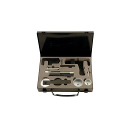 Jeu d'outils de calage - renault dci - 9 pcs
cet ensemble d'outils permet le calage correct du moteur a faire lors de la révision de la gamme des
moteurs diesel renault dci y compris megane. scenic. espace. master 1.5/1.9/2.2/2.5.
cheville de blocage de vilebrequin / arbre à cames
cheville de blocage de vilebrequin
vis de pression de tendeur pour réglage m6
cheville de blocage de volant moteur
cheville de blocage de pompe haute pression
cheville de positionnement de vilebrequin
outil de positionnement d'arbre à cames d'échappement
outil de positionnement d'arbre à cames d'admission
outil preRègle de tension - renault et opel/ vauxhall