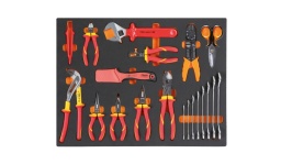 Composition pour mobilier C35
55 clés à fourches 6x7-8x9-10x11-12x13-14x15-16x17-18x19-20x22 mm
1048MQ pince multiprise entrepassée 250 mm
1082MQ pinces coupantes diagonales 1000V 140 mm
1128BSX Ciseaux d'électricien lames droites avec évaseur
1132MQ coupe-câbles avec branches isolées 230 mm
1142MQ pinces à dénuder 160 mm
1150MQ pince universelle 1000V 180 mm
1166MQ pinces à becs demi - ronds longs 1000V 160 mm
1168MQ Pince à becs coudés demi-ronds longs 160 mm
110MQ clé à molette 1000V 250 mm
1777MQ cutter 1000V
993MQ brucelles à becs coudés 1000V
1602 pince à cosses pré - isolées
Dimensions des tiroirs 600x447mm