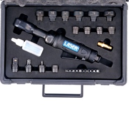 Un kit innovant qui réunit un cliquet pneumatique unique de type traversant, des douilles traversantes et des adaptateurs à carré d'entraînement qui permettent d'utiliser des douilles standard et des embouts de tournevis à tige de 1/4" sur un seul outil.
Lorsqu'il est utilisé avec la douille traversante fournie, il permet de réduire considérablement la hauteur d'accès par rapport à un ensemble clé/douille standard.
Fourni dans une mallette de rangement moulée par soufflage avec plateau amovible en mousse EVA.
Clé à cliquet pneumatique traversant (Entraînement hexagonal de 17 mm).
Convertisseurs d'entraînement inclus : carrés de 1/4", 3/8" et 1/2" (pour douilles standard), adaptateur pour tournevis magnétique à tige de 1/4".
10 douilles traversantes, 6 pans : 8, 10, 12, 13, 14, 15, 16, 18, 19, 21 mm ; 10 embouts à tige de 1/4" : Phillips : Ph1, Ph2 Ph3 ; plats : 4,5, 7 mm ; Hex : 4, 6 mm ; Étoile* : T27, T30, T40.
Spécifications/performances du cliquet : Longueur : 227 mm ; Vitesse à vide : 400 tr/min ; Couple de service : 13 Nm ; Couple max : 54 Nm ; Pression de service : 90 psi ; Admission d'air : 1/4" BSPT.
REMARQUE : lubrifier quotidiennement avec l'huile fournie. Fourni dans une mallette moulée par soufflage avec plateau amovible en mousse EVA.