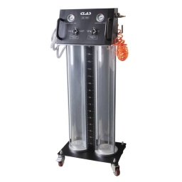 Appareil remplacement/vidange liquide de refroidissement. Cet appareil mobile permet de vidanger, contrôler l'étanchéité, nettoyer, créer le vide pour purger le circuit de refroidissement et le remplir, grâce à son système venturi couplé à un manomètre. Assure une intervention écologique puisque le liquide usagé du circuit de refroidissement est récupéré en quasi-totalité, permettant à l'utilisateur de démonter n'importe quel organe moteur sans écoulement de liquide de refroidissement. Caractéristiques : 2 cuves indépendantes de 15 litres permettent de stocker le liquide pollué et le liquide neuf. 2 manomètres de contrôle des cuves. branchement sur le vase d'expansion via un adaptateur conique. 3 tubes plongeur différente longueur. 4 roues pivotantes. dimension : L.430xl.610xH.1350mm. poids : 43kg. Fonctions : extraction liquide usagé. dépression. remplissage liquide neuf. vidange cuve liquide usagé. vidange cuve liquide neuf. Intervention rapide. Aucune pollution des sols.
Cet appareil mobile permet de vidanger, contrôler l'étanchéité, nettoyer, créer le vide pour purger le circuit de refroidissement et le remplir, grâce à son système venturi couplé à un manomètre.
Assure une intervention écologique puisque le liquide usagé du circuit de refroidissement est récupéré en quasi-totalité; permettant à l'utilisateur de démonter n'importe quel organe moteur sans écoulement de liquide de refroidissement.
Caractéristiques :
- 2 cuves indépendantes de 15 litres permettent de stocker le liquide pollué et le liquide neuf
- 2 manomètres de contrôle des cuves
- branchement sur le vase d’expansion via un adaptateur conique
- 3 tubes plongeur différente longueur
- 4 roues pivotantes
- dimension : L.430xl.610xH.1350mm
- poids : 43kg
Fonctions :
- extraction liquide usagé
- dépression
- remplissage liquide neuf
- vidange cuve liquide usagé
- vidange cuve liquide neuf
Intervention rapide
Aucune pollution des sols
À PROPOS DE LA MARQUE CLAS
Notre Marque CLAS « Garage Solutions » basée en Savoie (France), a été créée en 1996. Nous sommes depuis toujours un acteur innovant de l’équipement et de l’outillage technique pour véhicules légers, utilitaires et poids lourds. Aujourd’hui, nous évoluons vers un écosystème offrant des solutions globales, bénéfique pour l’ensemble de nos partenaires. Nous nous adaptons à vos besoins et budgets, en étant toujours plus simple et réactif avec des hommes et des femmes experts, passionnés, au cœur d’une digitalisation à votre service. Consolidant notre leadership en France, nous accélérons notre expansion afin de devenir un acteur clef à l’international.