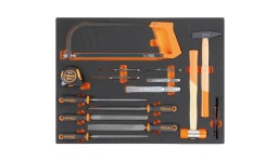 Composition pour mobilier C35
1719BMA...Q Lime carrée demi-douce 200 mm
1719BMA...T Lime triangulaire demi-douce 200 mm
1719BMA...P Lime plate demi-douce 200 mm
1719BMA...M Lime demi-ronde demi-douce 200 mm
1719BMA...R lime ronde demi-douce 200 mm
31 chasse-goupilles Ø 4-6 mm
32 pointeau Ø 4 mm
35 burins nervurés 125-200 mm
1370 marteau de mécanicien 300 g
1390 maillet à embouts nylon, manche en bois Ø 35 mm
1692 mètre à ruban 5 mt
1725 monture de scie à métaux 420 mm
1833XS/2 torche LED d'inspection, en aluminium anodisé renforcé
Dimensions des tiroirs 600x447mm