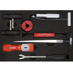 Module démontage pour pare-brise - module de rangement en mousse haute densite - résistant aux hydrocarbures composition : - 1 tournevis d'amorce - 1 couteau manuel - 2 poignées pour fil - 1 outil pour extraire les baguettes et joncs - 1 bobine de fil carre