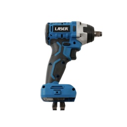 Gamme d'outils sans fil d'atelier professionnels équipés « d'une batterie pour tous les outils » et intégrant la technologie de moteur sans balais pour une utilisation quotidienne.
Cette clé à chocs offre une prise en main confortable, ainsi qu'une commande de puissance variable, et une carte de circuit intelligente assurant une durée de vie plus longue.
Les fonctionnalités incluent des engrenages métalliques et un couple maximum de 300 N.m, un étui à clip de ceinture fixe et un voyant à LED pour améliorer l’espace de travail.
La gamme comprend également un tournevis à frapper, une perceuse à percussion à deux vitesses, une polisseuse et une meuleuse d’angle.
Tous ces outils fonctionnent sur batterie au lithium à 10 piles de 4 ampères (achetée séparément) permettant ainsi aux utilisateurs professionnels d'utiliser une batterie pendant qu'une autre est en charge afin d'éviter toute interruption.
L’alimentation sans fil est en passe de devenir le choix des experts, de préférence à l'alimentation secteur et pneumatique, et renforce la sécurité de l’environnement de travail pour le personnel.
Moteur sans balais plus performant et plus durable, fournissant un couple maximum de 300 N.m, et intégrant la dernière technologie de protection contre la surcharge.
Butée à carré de 1/2", étui de ceinture inclus et LED intelligente qui maintient l’espace de travail ciblé éclairé pendant plusieurs secondes après relâchement de la gâchette.
Commande commutable à 3 vitesses, plus une carte de circuit intelligente. L'outil aura une durée de vie plus longue car, en marche arrière, il peut s'ajuster (en réduisant la puissance) et maintenir une puissance de sortie constante, lorsqu'aucune charge n'est appliquée.
Chargeur de batterie 4,0 AH et 20 V agréé CE et RoHS, référence 8007. Chargeurs de batterie disponibles - voir la référence Laser 8008 (BS, fiche britannique) et la référence Laser 8009 (fiche européenne).
Pour le rangement des outils à des fins d'utilisation mobile, commander la référence 7846 - sac à outils à large ouverture de 46 cm (18'') et à base rigide durable.